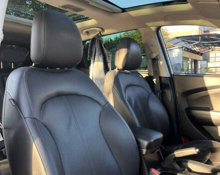 Белый Хендай их35, объемом двигателя 2 л и пробегом 123 тыс. км за 15800 $, фото 7 на Automoto.ua