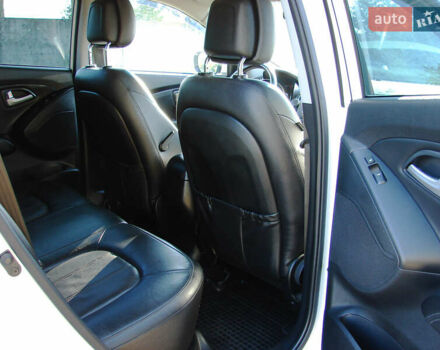 Белый Хендай их35, объемом двигателя 2 л и пробегом 128 тыс. км за 15500 $, фото 19 на Automoto.ua