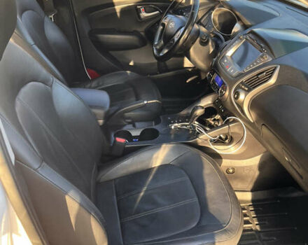 Белый Хендай их35, объемом двигателя 2 л и пробегом 123 тыс. км за 15800 $, фото 8 на Automoto.ua