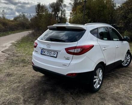 Белый Хендай их35, объемом двигателя 2 л и пробегом 209 тыс. км за 16000 $, фото 6 на Automoto.ua