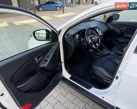 Белый Хендай их35, объемом двигателя 2 л и пробегом 182 тыс. км за 16699 $, фото 16 на Automoto.ua