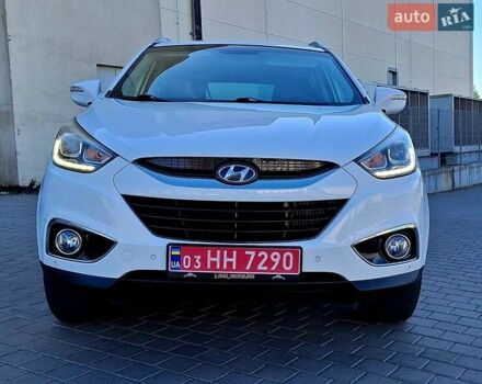 Белый Хендай их35, объемом двигателя 2 л и пробегом 200 тыс. км за 14500 $, фото 6 на Automoto.ua