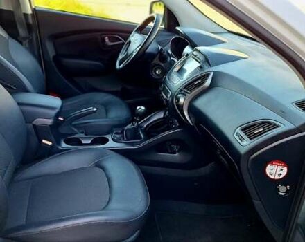 Белый Хендай их35, объемом двигателя 2 л и пробегом 200 тыс. км за 14500 $, фото 50 на Automoto.ua