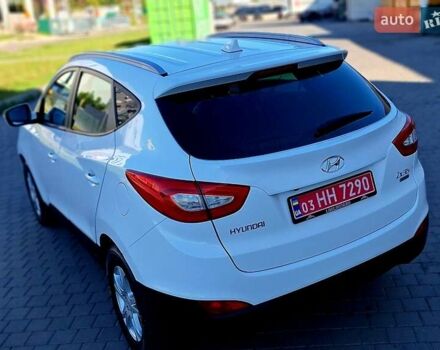 Белый Хендай их35, объемом двигателя 2 л и пробегом 200 тыс. км за 14500 $, фото 17 на Automoto.ua