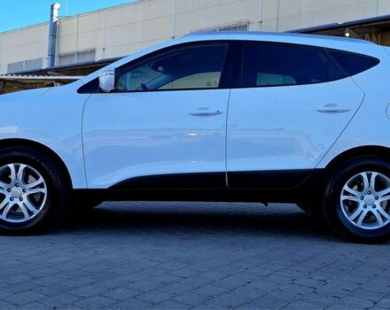 Белый Хендай их35, объемом двигателя 2 л и пробегом 200 тыс. км за 14800 $, фото 6 на Automoto.ua