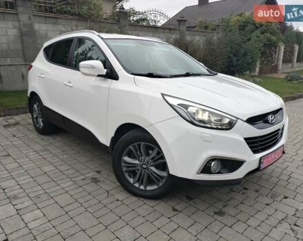 Белый Хендай их35, объемом двигателя 2 л и пробегом 234 тыс. км за 14950 $, фото 4 на Automoto.ua