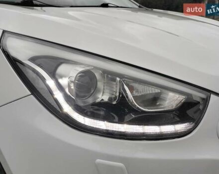 Белый Хендай их35, объемом двигателя 2 л и пробегом 234 тыс. км за 14950 $, фото 36 на Automoto.ua