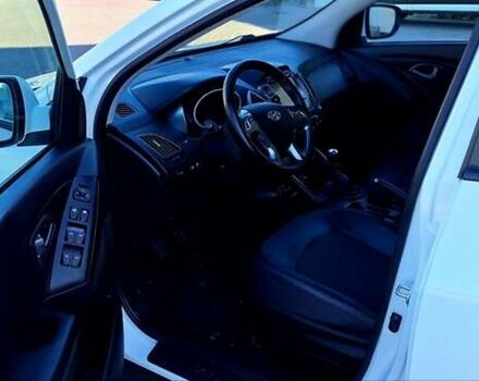 Белый Хендай их35, объемом двигателя 2 л и пробегом 200 тыс. км за 14500 $, фото 37 на Automoto.ua