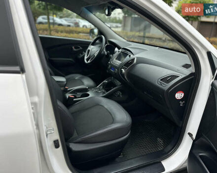 Белый Хендай их35, объемом двигателя 2 л и пробегом 193 тыс. км за 14850 $, фото 18 на Automoto.ua