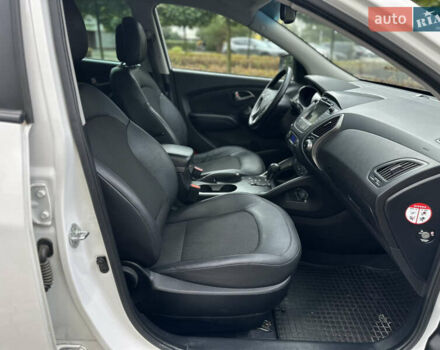 Белый Хендай их35, объемом двигателя 2 л и пробегом 193 тыс. км за 14850 $, фото 19 на Automoto.ua