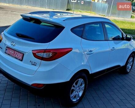 Белый Хендай их35, объемом двигателя 2 л и пробегом 200 тыс. км за 14500 $, фото 32 на Automoto.ua