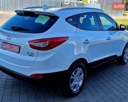 Белый Хендай их35, объемом двигателя 2 л и пробегом 200 тыс. км за 14500 $, фото 11 на Automoto.ua