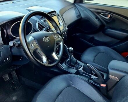 Белый Хендай их35, объемом двигателя 2 л и пробегом 200 тыс. км за 14800 $, фото 17 на Automoto.ua