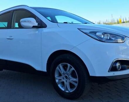 Белый Хендай их35, объемом двигателя 2 л и пробегом 200 тыс. км за 14500 $, фото 18 на Automoto.ua