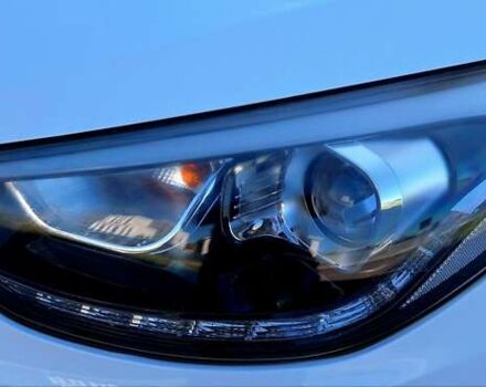 Белый Хендай их35, объемом двигателя 2 л и пробегом 200 тыс. км за 14500 $, фото 31 на Automoto.ua