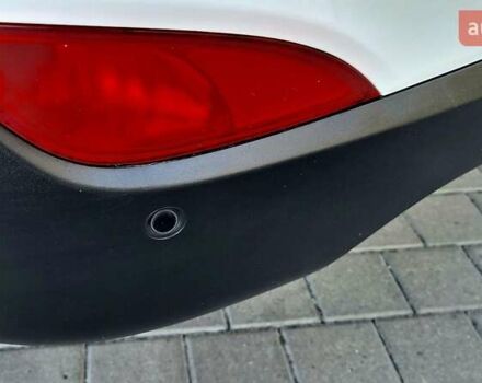 Белый Хендай их35, объемом двигателя 2 л и пробегом 200 тыс. км за 14500 $, фото 30 на Automoto.ua