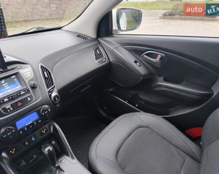 Белый Хендай их35, объемом двигателя 2 л и пробегом 234 тыс. км за 14950 $, фото 54 на Automoto.ua