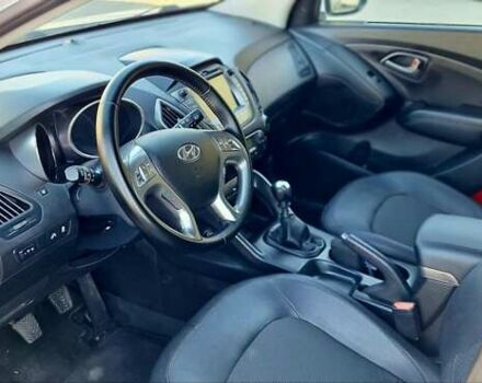 Белый Хендай их35, объемом двигателя 2 л и пробегом 200 тыс. км за 14500 $, фото 55 на Automoto.ua