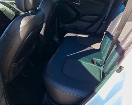 Белый Хендай их35, объемом двигателя 2 л и пробегом 200 тыс. км за 14800 $, фото 19 на Automoto.ua