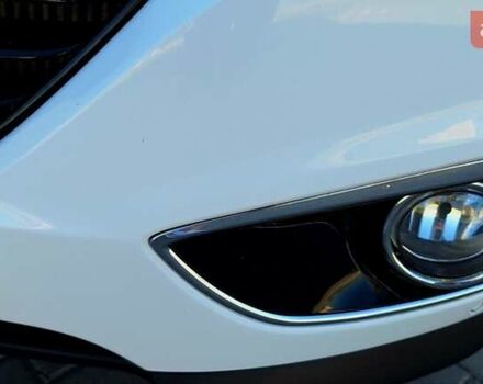 Белый Хендай их35, объемом двигателя 2 л и пробегом 200 тыс. км за 14500 $, фото 28 на Automoto.ua