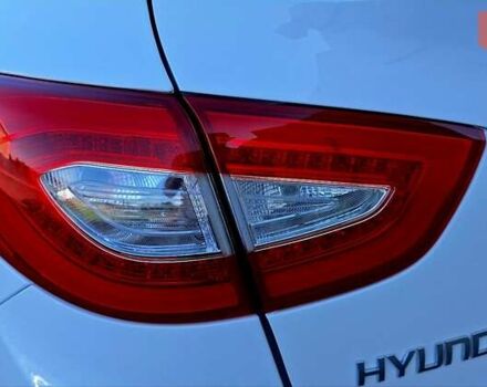 Белый Хендай их35, объемом двигателя 2 л и пробегом 200 тыс. км за 14500 $, фото 26 на Automoto.ua