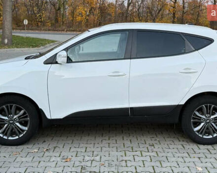 Белый Хендай их35, объемом двигателя 2 л и пробегом 193 тыс. км за 15000 $, фото 3 на Automoto.ua