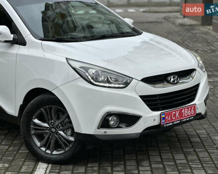 Белый Хендай их35, объемом двигателя 2 л и пробегом 193 тыс. км за 14850 $, фото 1 на Automoto.ua