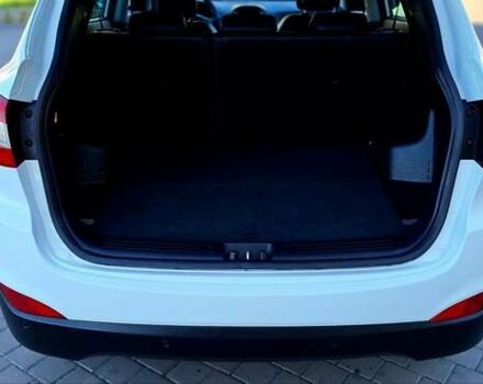 Белый Хендай их35, объемом двигателя 2 л и пробегом 200 тыс. км за 14500 $, фото 42 на Automoto.ua