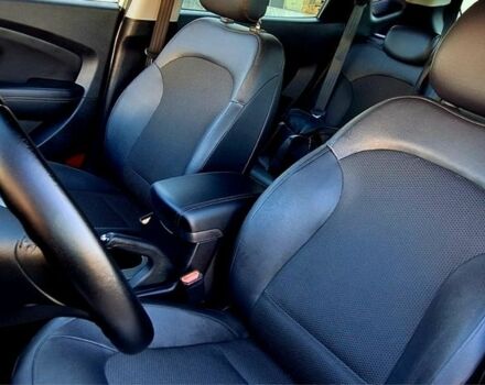 Белый Хендай их35, объемом двигателя 2 л и пробегом 200 тыс. км за 14800 $, фото 13 на Automoto.ua