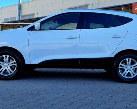 Белый Хендай их35, объемом двигателя 2 л и пробегом 200 тыс. км за 14500 $, фото 1 на Automoto.ua