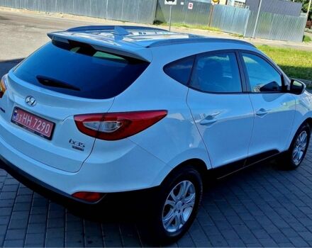 Белый Хендай их35, объемом двигателя 2 л и пробегом 200 тыс. км за 14800 $, фото 7 на Automoto.ua