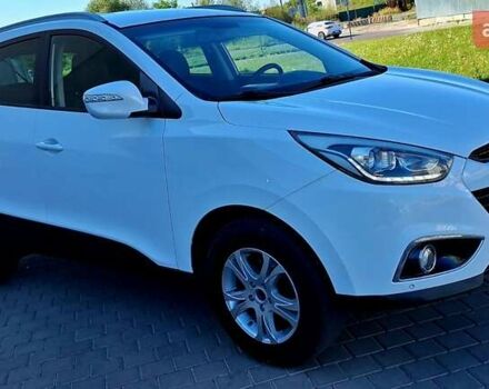 Белый Хендай их35, объемом двигателя 2 л и пробегом 200 тыс. км за 14500 $, фото 3 на Automoto.ua