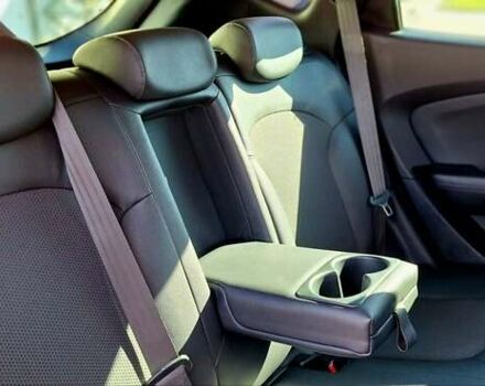 Белый Хендай их35, объемом двигателя 2 л и пробегом 200 тыс. км за 14500 $, фото 48 на Automoto.ua