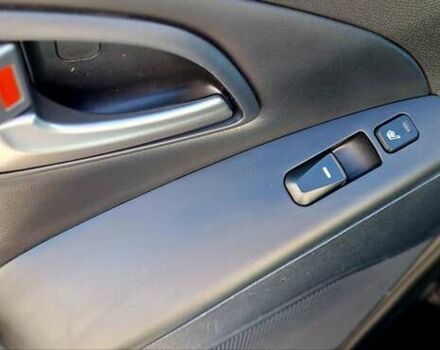 Белый Хендай их35, объемом двигателя 2 л и пробегом 200 тыс. км за 14500 $, фото 46 на Automoto.ua