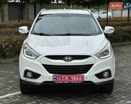 Белый Хендай их35, объемом двигателя 2 л и пробегом 193 тыс. км за 14850 $, фото 4 на Automoto.ua