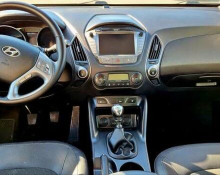 Белый Хендай их35, объемом двигателя 2 л и пробегом 200 тыс. км за 14500 $, фото 51 на Automoto.ua