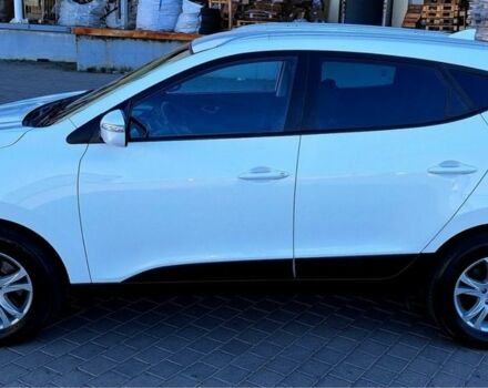 Белый Хендай их35, объемом двигателя 2 л и пробегом 200 тыс. км за 14800 $, фото 5 на Automoto.ua