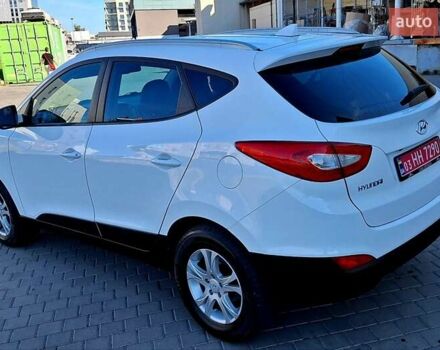 Белый Хендай их35, объемом двигателя 2 л и пробегом 200 тыс. км за 14500 $, фото 34 на Automoto.ua