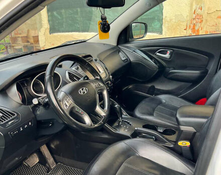 Білий Хендай іх35, об'ємом двигуна 2 л та пробігом 236 тис. км за 16000 $, фото 7 на Automoto.ua