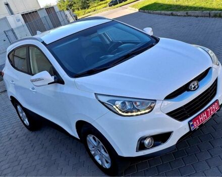 Белый Хендай их35, объемом двигателя 2 л и пробегом 200 тыс. км за 14800 $, фото 1 на Automoto.ua