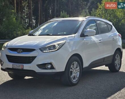 Белый Хендай их35, объемом двигателя 2 л и пробегом 200 тыс. км за 14999 $, фото 5 на Automoto.ua
