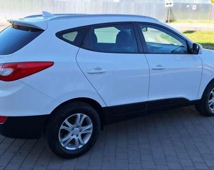 Белый Хендай их35, объемом двигателя 2 л и пробегом 200 тыс. км за 14500 $, фото 21 на Automoto.ua