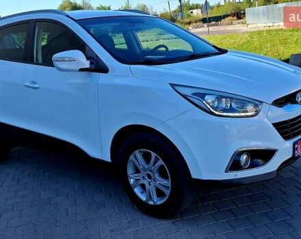 Белый Хендай их35, объемом двигателя 2 л и пробегом 200 тыс. км за 14500 $, фото 4 на Automoto.ua