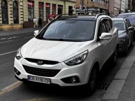 Белый Хендай их35, объемом двигателя 2.4 л и пробегом 202 тыс. км за 11000 $, фото 1 на Automoto.ua