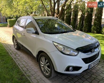 Белый Хендай их35, объемом двигателя 2 л и пробегом 300 тыс. км за 11500 $, фото 1 на Automoto.ua