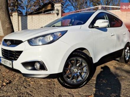 Белый Хендай их35, объемом двигателя 2 л и пробегом 226 тыс. км за 10300 $, фото 1 на Automoto.ua