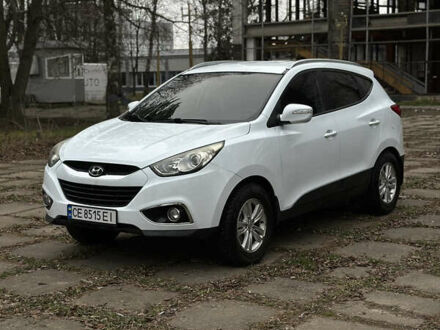 Белый Хендай их35, объемом двигателя 2 л и пробегом 180 тыс. км за 10500 $, фото 1 на Automoto.ua