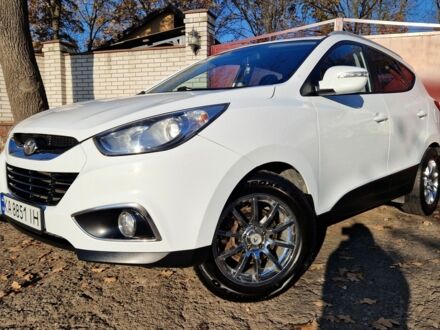 Белый Хендай их35, объемом двигателя 2 л и пробегом 226 тыс. км за 10300 $, фото 1 на Automoto.ua