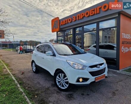 Белый Хендай их35, объемом двигателя 2.4 л и пробегом 208 тыс. км за 12700 $, фото 1 на Automoto.ua