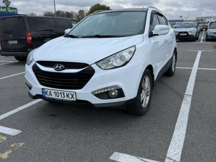 Белый Хендай их35, объемом двигателя 2 л и пробегом 122 тыс. км за 11500 $, фото 1 на Automoto.ua